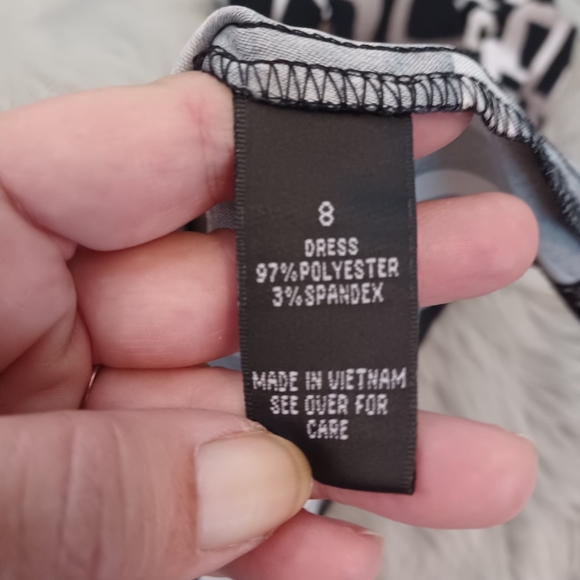 IZ Byer Black and White Abstract Sleeveless Midi Dress Size 8 - Picture 6 of 6